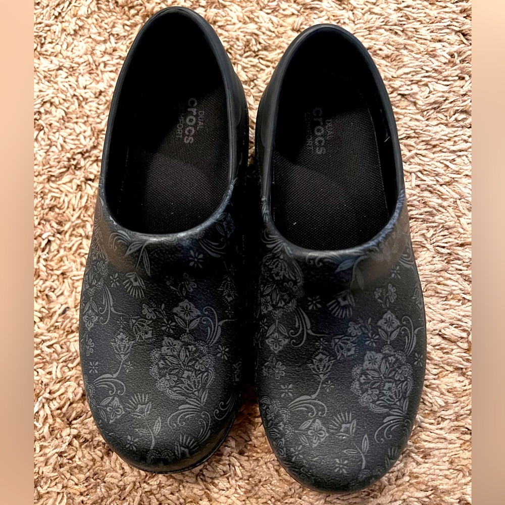Women’s crocs wear to work